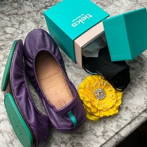 Lightly Worn Tiek flats with all information box and flower   Lots of life left